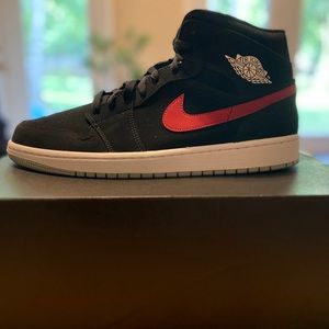 🛑 Sold 🛑 Air Jordan 1 Retro Mid